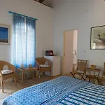 Paxos' - Pool & Ac *