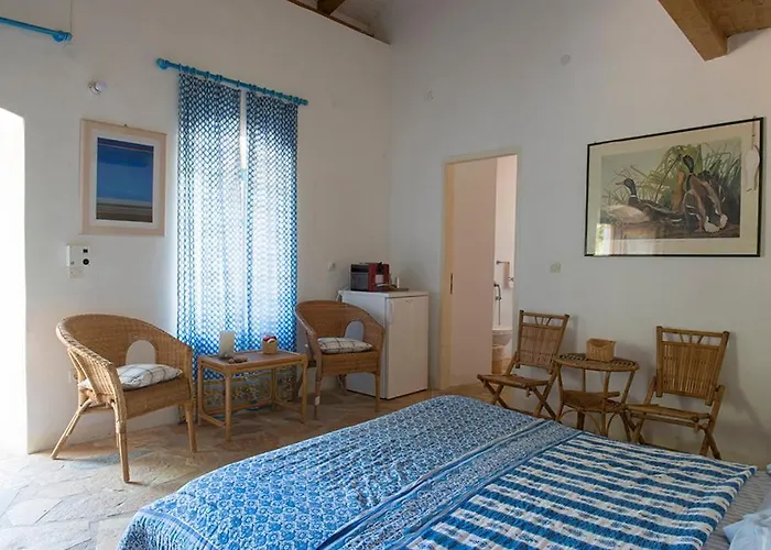 Paxos' - Pool & Ac *